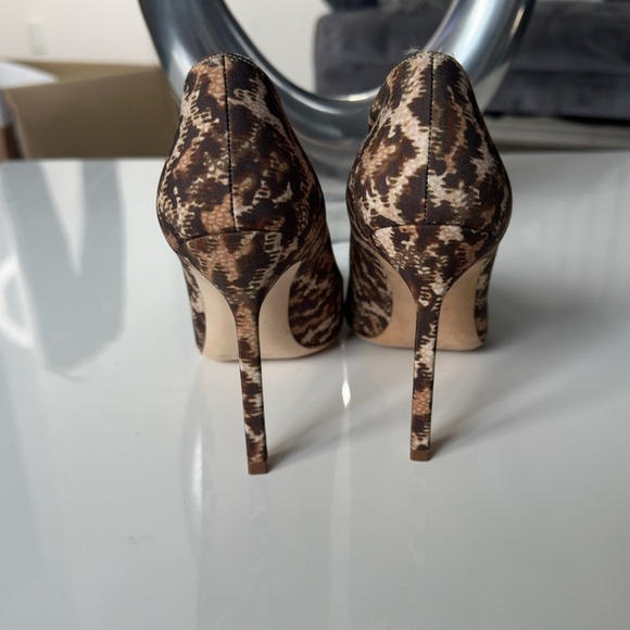 Manolo Blahnik BB 105 Leopard-Print Pumps - Picture 4 of 5